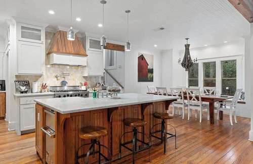 Gruene Casa | Life is Gruene-riverfront Luxury-1mi To Gruenehall