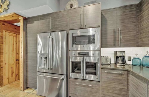 Wimberley Casa | Terracotta Retreat/Sleeps 30!