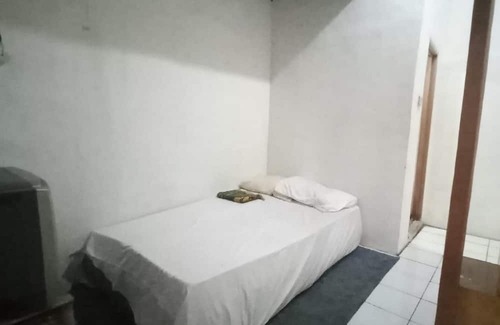 Setiabudi Hotel | OYO 94801 Pad Guest House