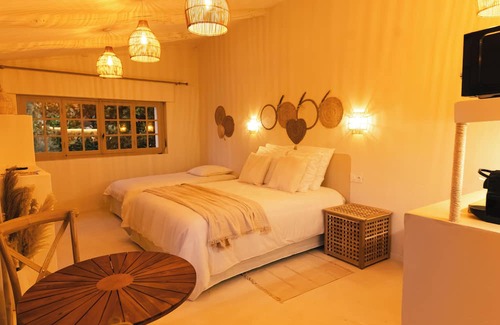Biot Hotel | Auberge Tao