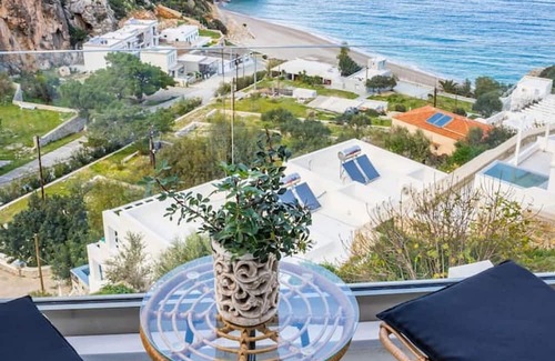 Aperio Apartamento | Yploui Suites 1 in Kira Panagia