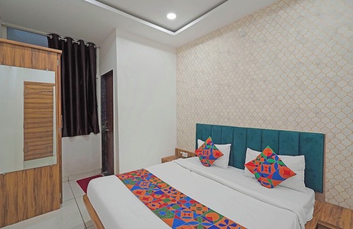 Sanwer Hotel | Fabexpress Shyam Palace