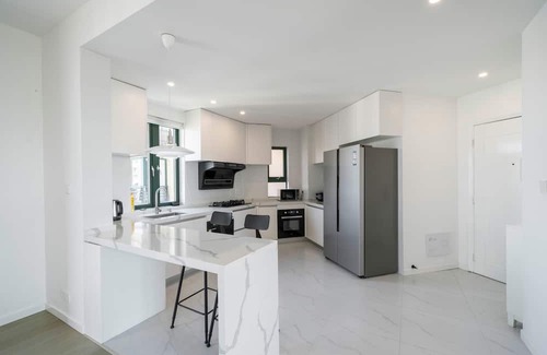 Xujiahui Cama Y Desayuno | Tyms Elegant 4BR 2BA Apt Xujiahui Malls