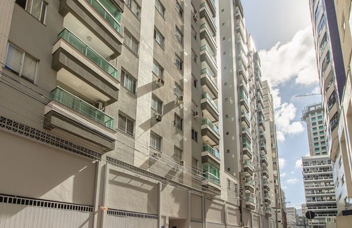 Centro Apartamento | 3BR Apt w/Balcony 100m From Beach Evz0601