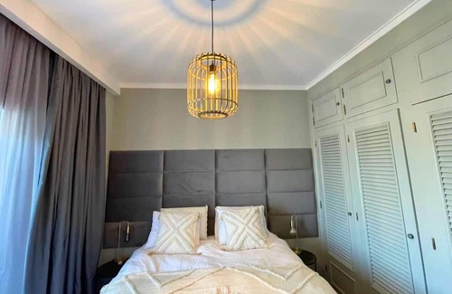 Costa de Caparica Apartamento | Sunset View KING Bedroom