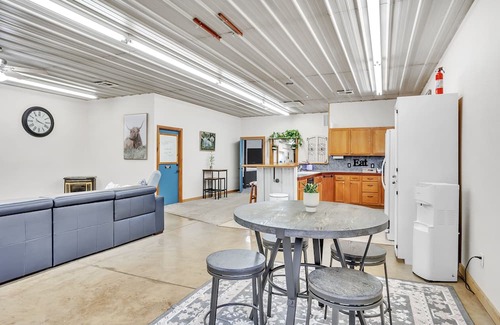 Stillwater Casa | Huge Game-room Style Barndo 1 Bedroom Farmhouse