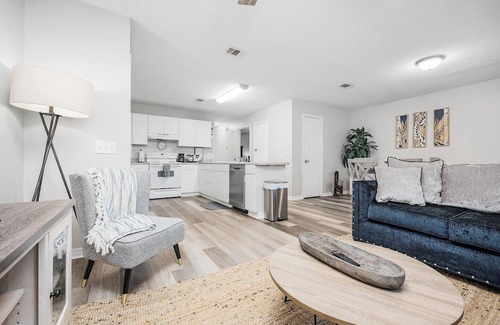 West Pensacola Casa | Modern 2BR Home w King Suite - Vet-Owned-Pets OK