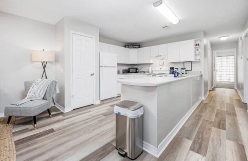 West Pensacola Casa | Modern 2BR Home w King Suite - Vet-Owned-Pets OK