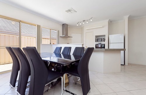 East Victoria Park Casa | East Vic Park home near Food Hub