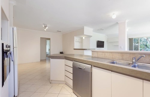 East Victoria Park Casa | East Vic Park home near Food Hub