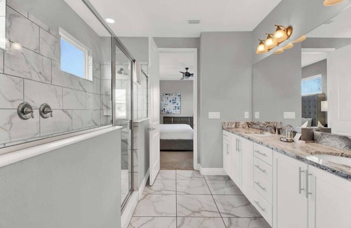 West Kissimmee Casa | Minutes to Disney! Pool, Air Hockey, Dog Friendly!