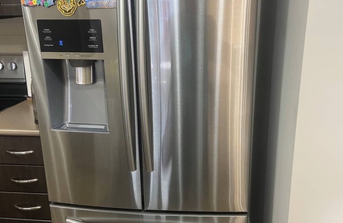 Southwest Edmonton Apartamento | Fabulous 2-bedroom apartment with WiFi in charming Edmonton