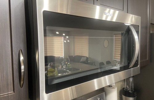 Southwest Edmonton Apartamento | Fabulous 2-bedroom apartment with WiFi in charming Edmonton