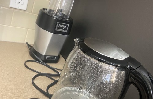 Southwest Edmonton Apartamento | Fabulous 2-bedroom apartment with WiFi in charming Edmonton