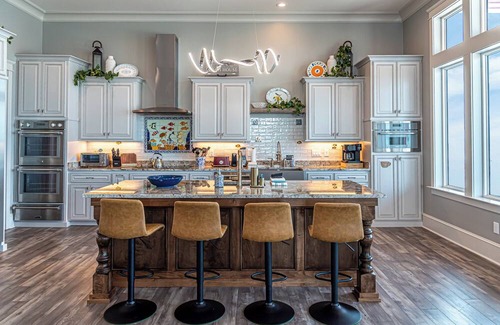Fort Morgan Casa | Postcard views from your home equipped with a dream kitchen! Come enjoy luxurious living in a highly sought-after neighborhood in Fort Morgan.