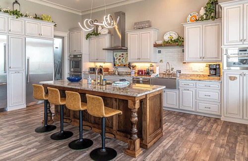 Fort Morgan Casa | Postcard views from your home equipped with a dream kitchen! Come enjoy luxurious living in a highly sought-after neighborhood in Fort Morgan.