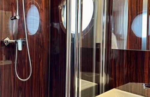 Lathum Complejo | Campi Houseboat - One Bedroom Resort, Sleeps 2