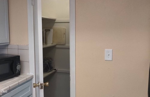 Roosevelt Apartamento | Charming 2-bedroom apartment in cool Fresno with WiFi, AC