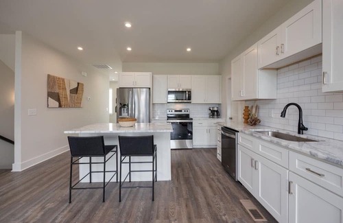 Whitebridge Casa | Sylvan Collective Retreat #1-5 - Mins to Midtown - Sleeps 40