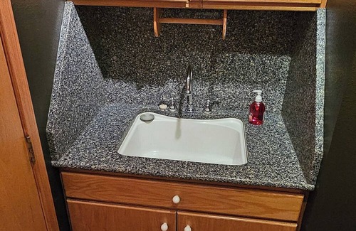 Aberdeen Casa | Deer Creek Country Escape - spacious 5 bedrooms with a private walking trail