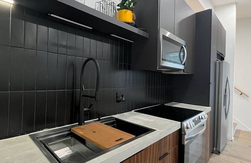Pilsen Apartamento | Modern & Chic Retreat: 2-bedroom apt. in an ideal location in Chicago