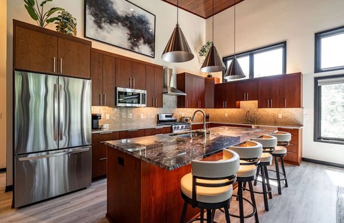 Okauchee Lake Casa | Okauchee Fairway: 4 BD | 4 BA