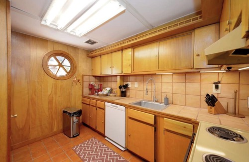 Perryopolis Casa | Retro 70s Near MM103 Gap Trail