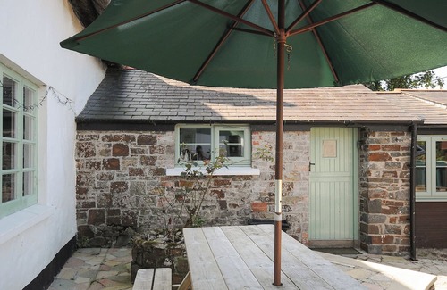 Hartland Cabaña | ORCHARD COTTAGE, pet friendly, character holiday cottage in Hartland