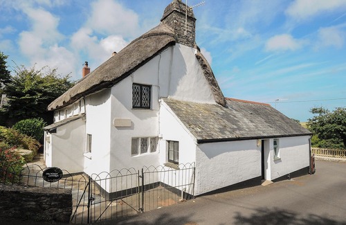 Hartland Cabaña | ORCHARD COTTAGE, pet friendly, character holiday cottage in Hartland