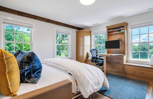 New Preston Casa | Luxurious, Spacious, Newly Renovated Vacation Home Walking Distance to Lake.