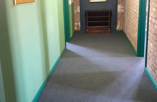 Boulder Casa | Boulder Boutique Accommodation, Heart of Boulder easy walk to cafe's, Local pub.