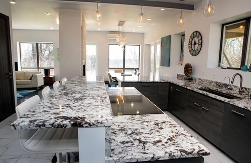 Hazel Green Casa | Private Lux House on 4 acres w Mississippi Views 10 min from Downtown Dubuque