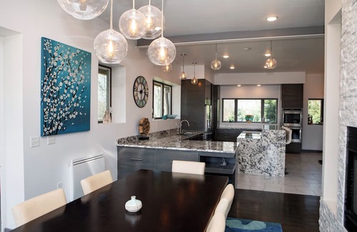 Hazel Green Casa | Private Lux House on 4 acres w Mississippi Views 10 min from Downtown Dubuque