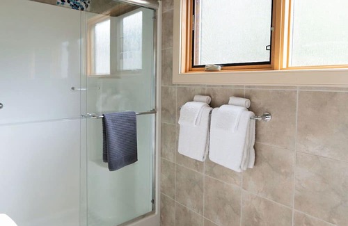 Kaslo Complejo | The Sentinel – Your Destination for Soul Relaxation, Steps From Kootenay Lake!