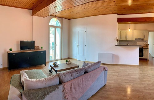 Sospel Apartamento | Au Centre de Sospel, Lumineux et Grand Appartement au Dernier Étage