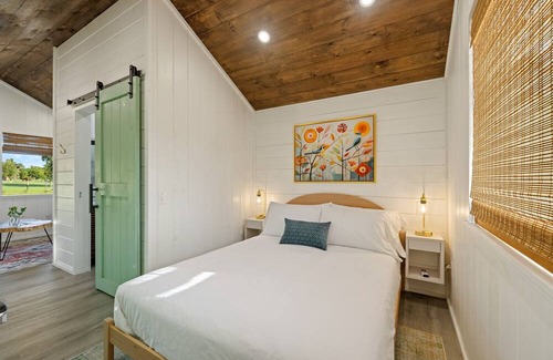 Lake City Otro | Two Stylish Cabins Nearby Springs