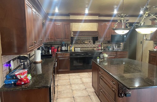 South Oklahoma City Casa | Spacious private 4-bedroom house with pool, sauna, WiFi and fitness room