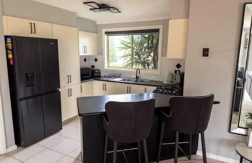 Prestons Casa | KozyGuru | Prestons Dream Holiday House + Parking