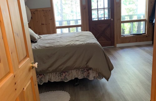 Algoma District Cabaña | Welcome to the Cozy Cottage with sand beach, WiFi and AC in delightful Thessalon