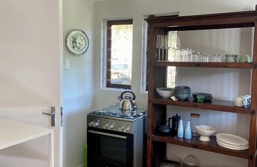 Knysna Cabina | Peaceful Nature Lover's cabin with WiFi and a retro caravan