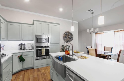 Edmond Casa | NEW LISTING! Newly Built 3BR Getaway in Edmond by RedAwning