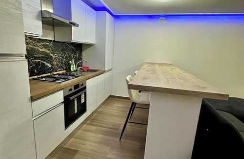 Aprilia Casa | TRENDY HOME apartment 5 minutes from the sea , and from the train station .