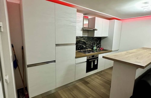 Aprilia Casa | TRENDY HOME apartment 5 minutes from the sea , and from the train station .