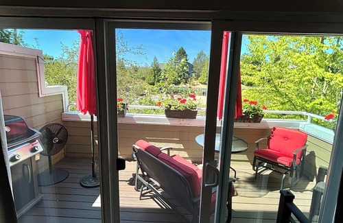 Issaquah Highlands Casa | Cozy 3-bedroom townhome in charming Issaquah Highlands area with WiFi.