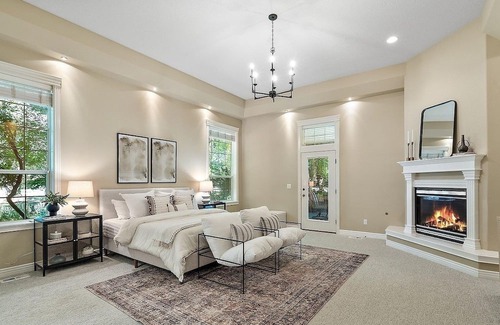 Northwest Boise City Casa | Luxurious Waterfront Oasis: Exclusive Single-Level Retreat with Stunning Views