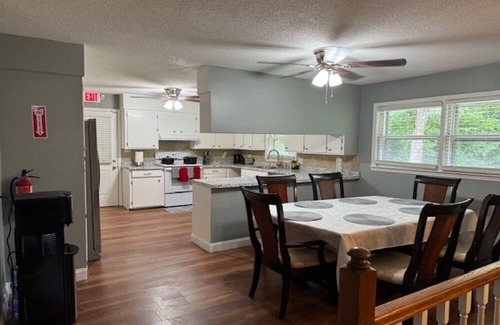 Barium Springs Casa | Charming 4-bedroom House with AC and WiFi in quaint Statesville