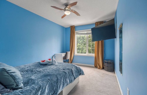 Watertown Casa | Spacious 5-bedroom house in wonderful Hamilton with fitness room, WiFi .