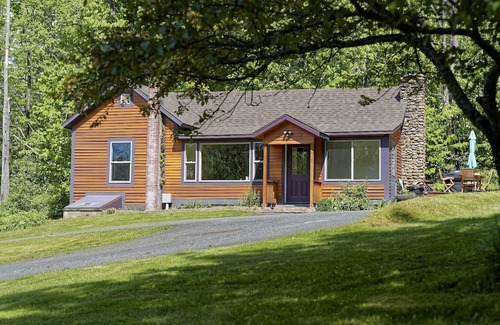 Guild Casa | NEW LISTING! Qutie Pie House (2-Bedroom Home) by RedAwning