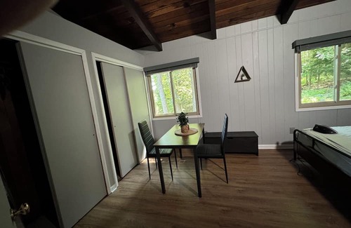 White Mills Cabina | Relax and Unwind: Your Home Away From Home in Hawley Pennsylvania !