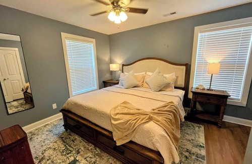 Landrum Casa | Downtown Landrum Cute 2/2 Cottage